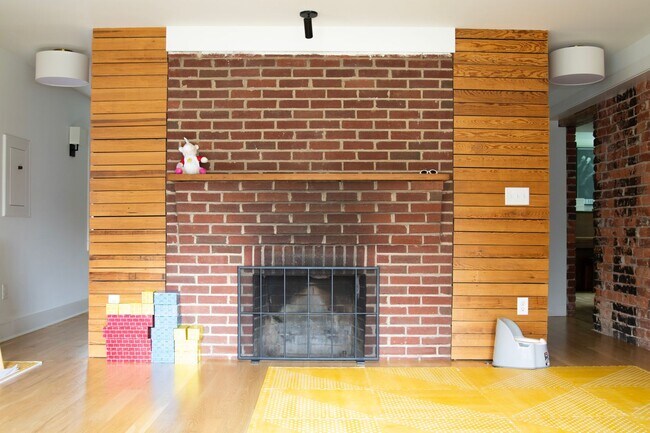Building Photo - 413 Ridge St