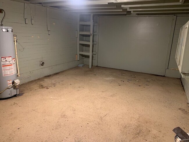 Building Photo - Spacious 2BR/2BA Home with Bonus Room