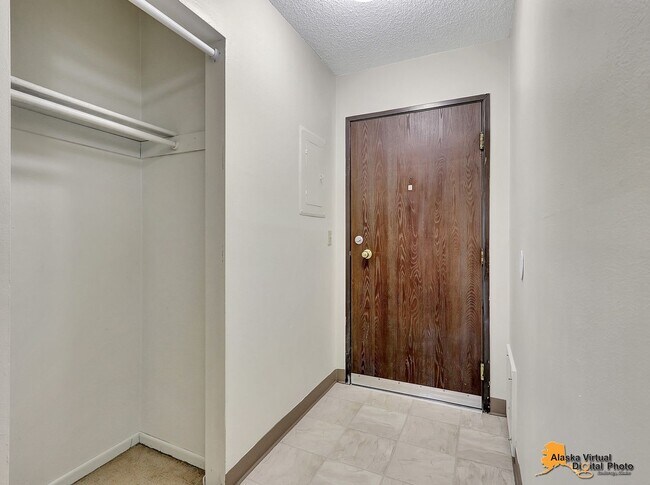 Building Photo - Cozy Condo for Rent in East Anchorage!
