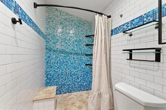 Building Photo - 343 8th St NE