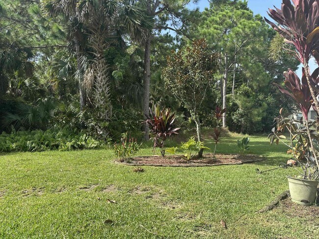 Building Photo - 635 SW Indian Key Dr