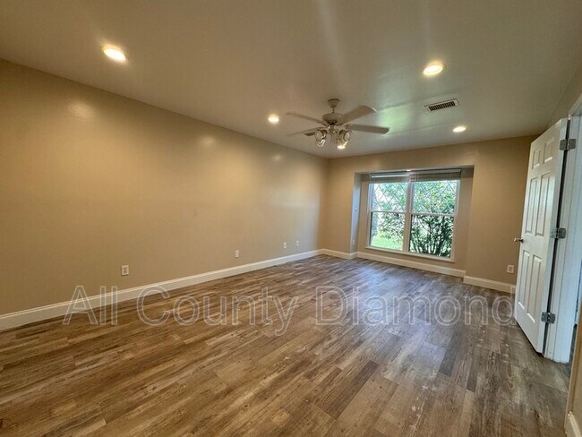 Building Photo - 607 Plantation Ct