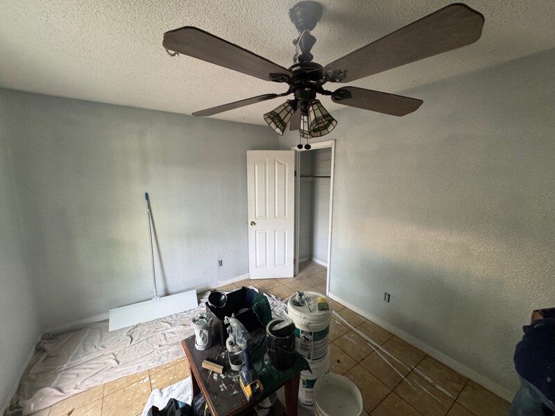 Building Photo - 811 E Ave D