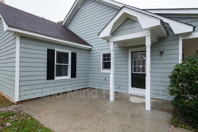 Building Photo - 2113 Tanglewood Rd