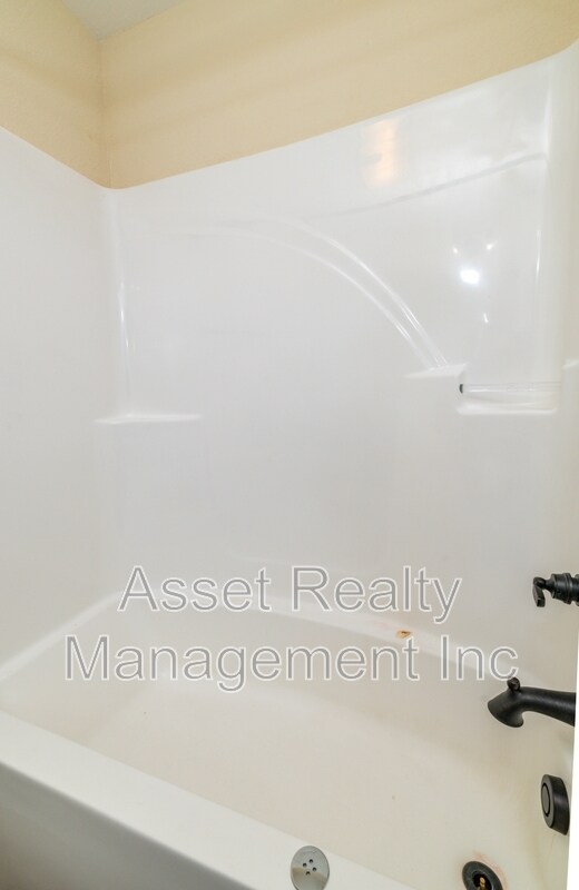 Building Photo - 932 Warrior Hill Dr