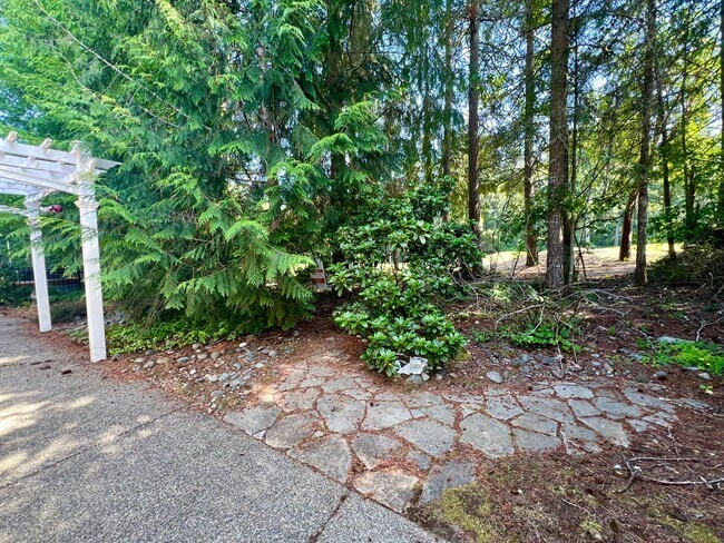 Building Photo - PENDING APPLICATION; Spacious Home on Golf Course  - All Bedrooms En Suite