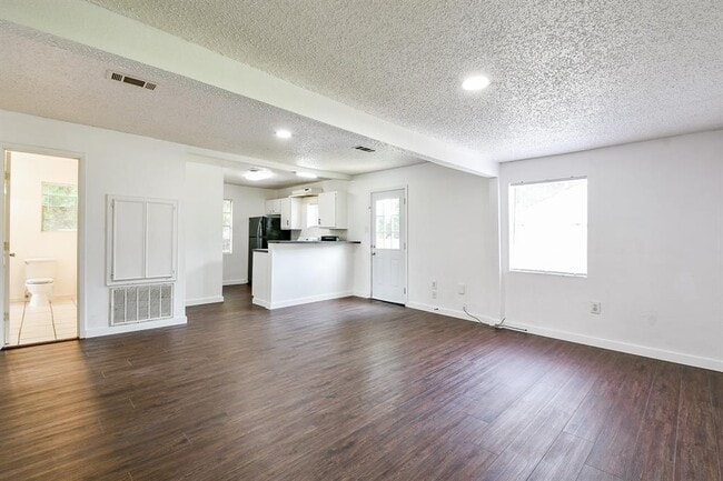 Building Photo - 24204 Linda Ln