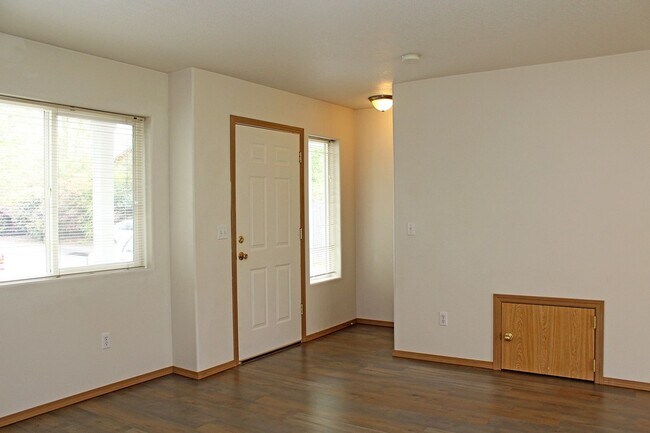 Building Photo - 1971 SE 122nd Ave