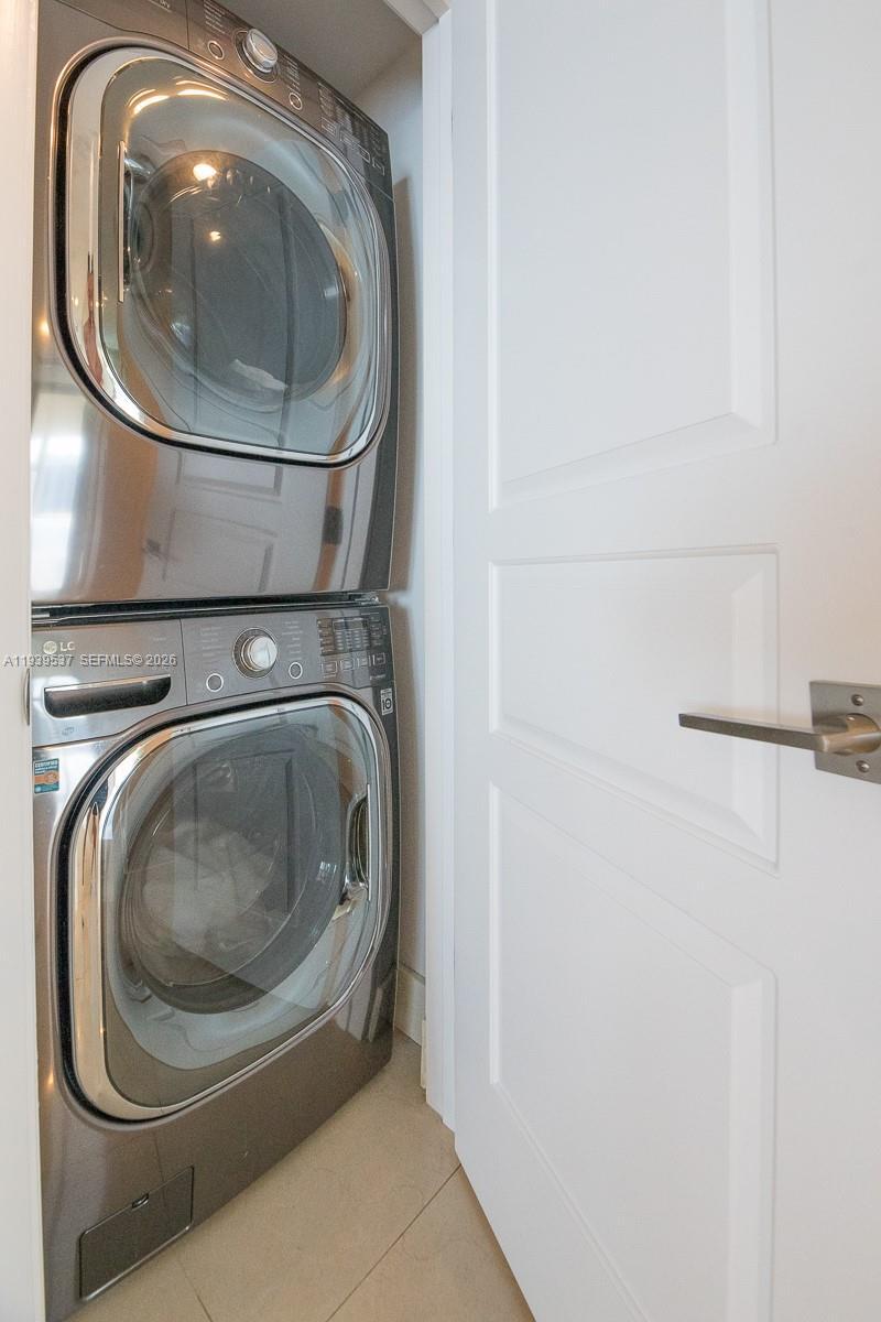 Building Photo - 465 Brickell Ave