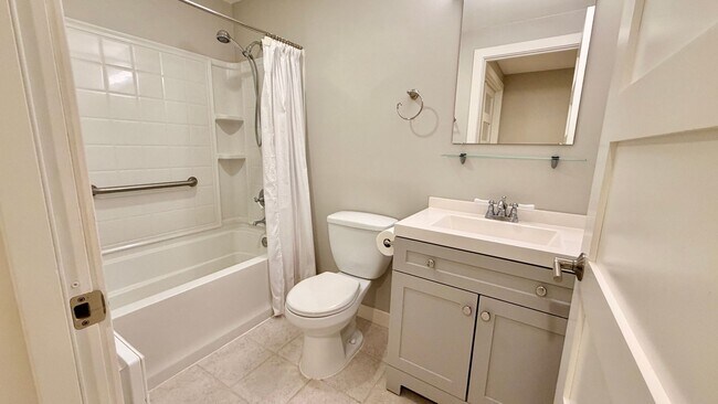 Building Photo - Spacious 4BR Bellevue Home with A/C, Office & Private Yard Near Microsoft