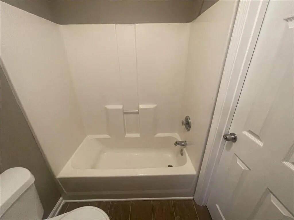 Unit B - 5787 Summerglen Ln