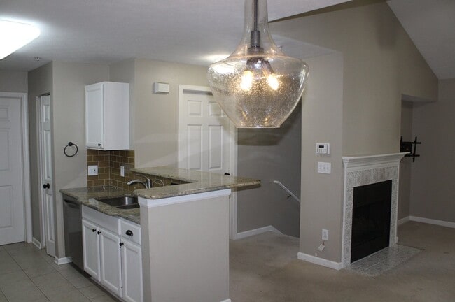 Building Photo - 14943 Lenox Dr