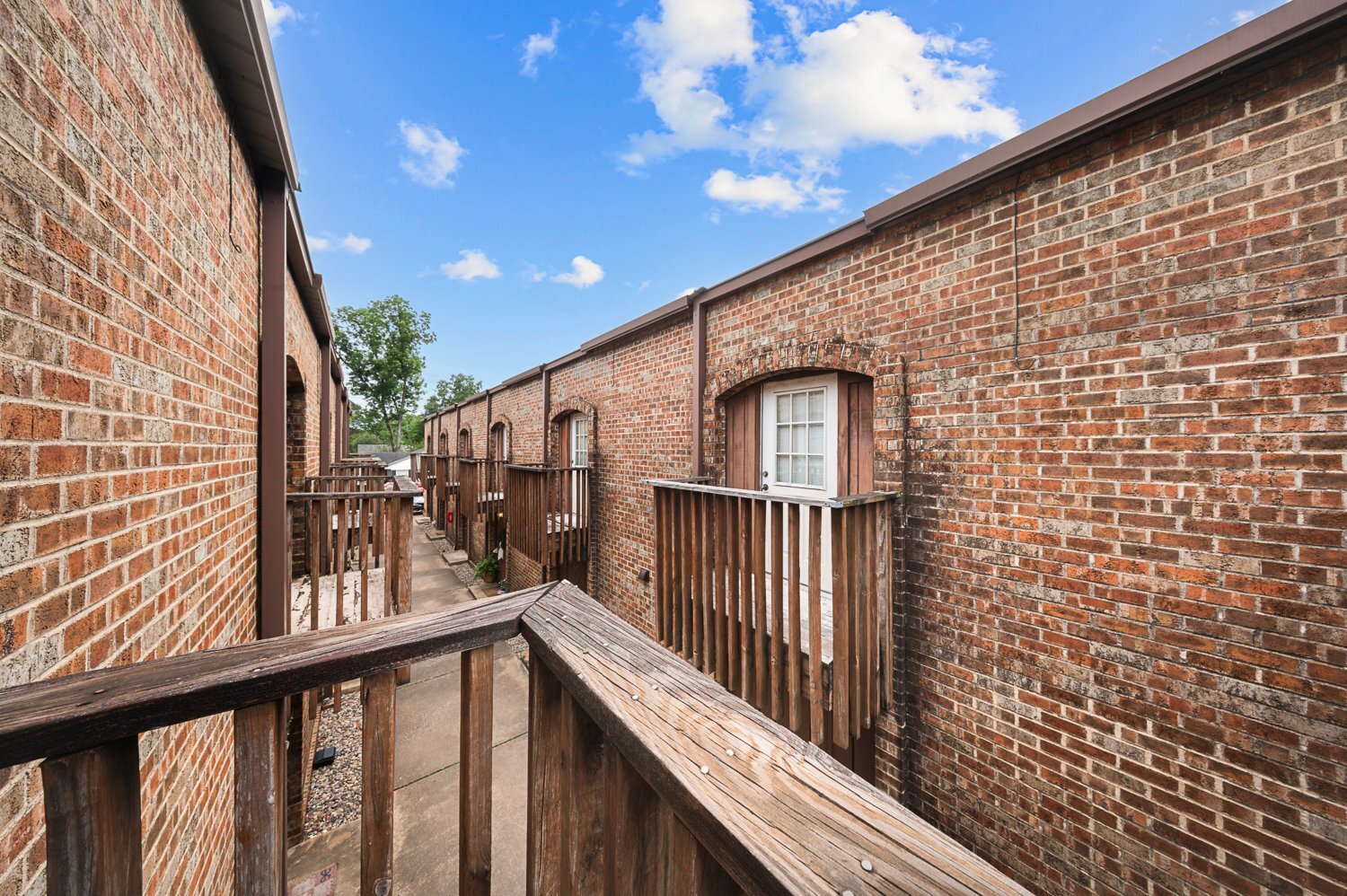 Building Photo - 208 E Starr Ave
