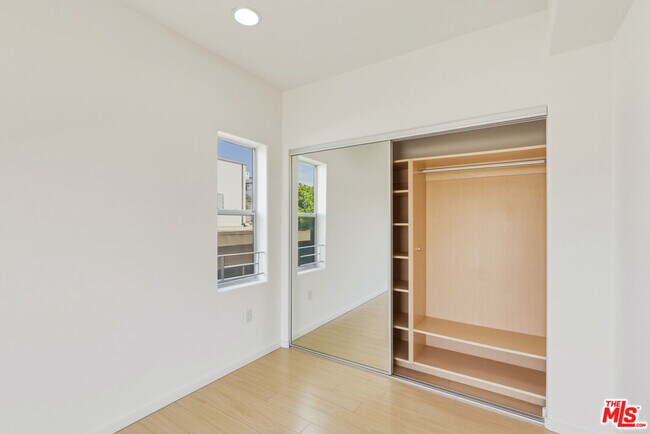 Building Photo - 3637 Dunn Dr