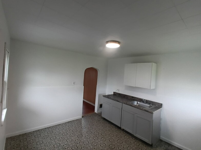 Kitchen - 1005 Hamilton Ave