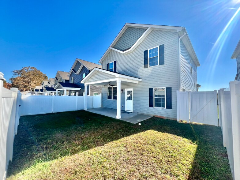 Building Photo - 2530 Snow Creek Rd NE