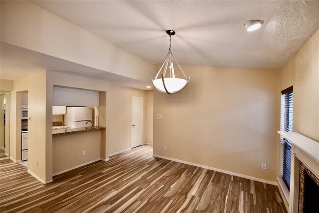 Building Photo - 1818 Augusta Dr