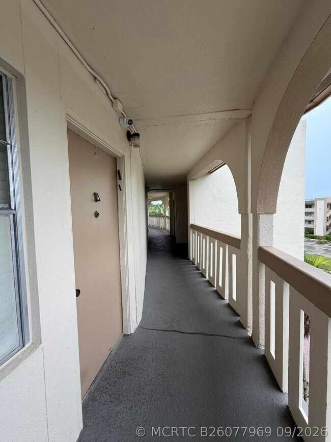 Building Photo - 2101 Lucaya Bend
