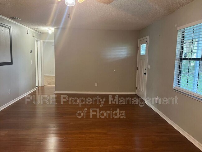 Building Photo - 70 Almond Rd