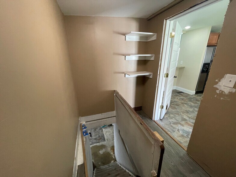 Building Photo - 324 E Center St