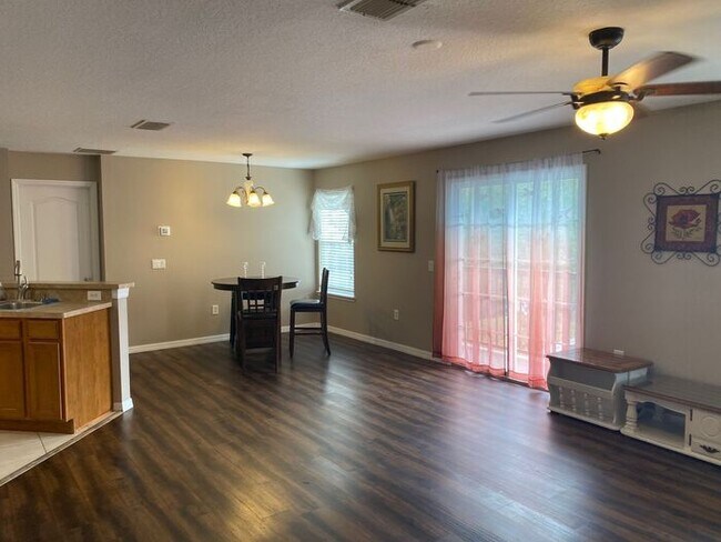 Building Photo - Rent Special-Wonderful 2/2 Townhome w/ Pond View in St. Cloud
