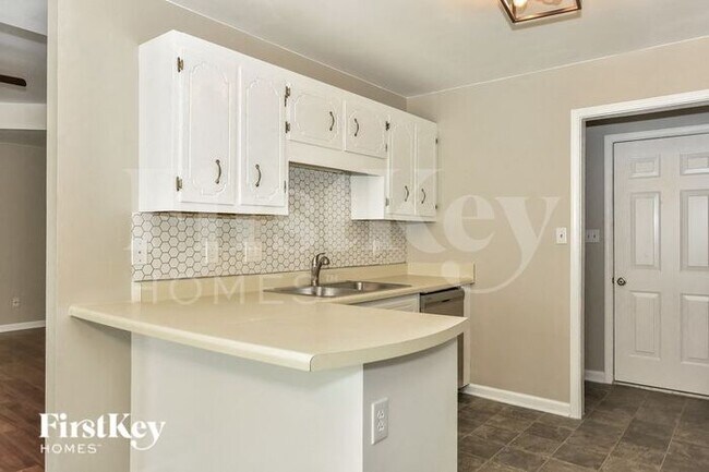 Building Photo - 1304 Venessa Dr
