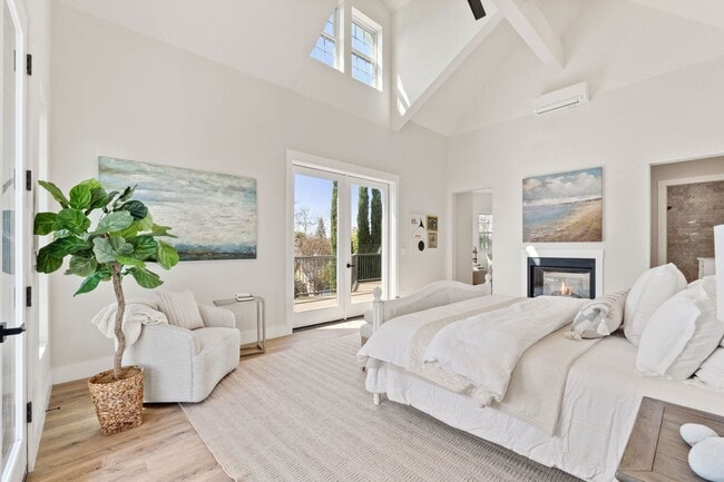 Building Photo - $11,995 - Stunning Executive Estate in Willow Glen