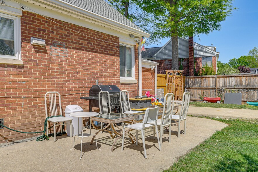 Building Photo - 5929 Camberly Ave