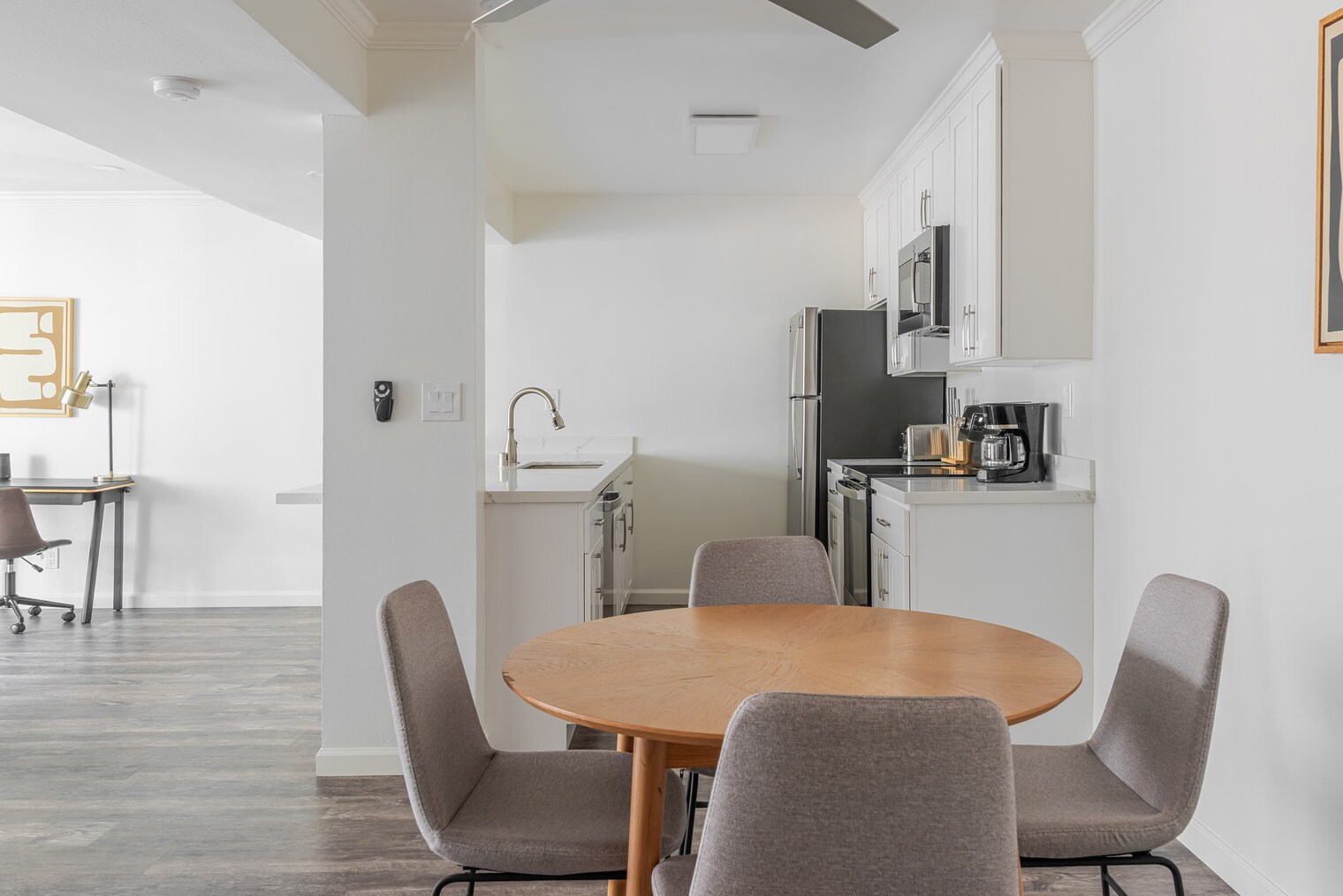 Building Photo - 141 Wellesley Cres