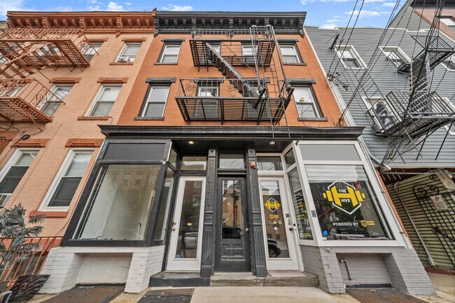Building Photo - 342 7th St