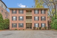 Building Photo - Walkable 2BR/2BA Condo Between Vanderbilt & Belmont + Modern Updates