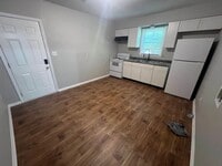 Building Photo - 451 Chestnut St