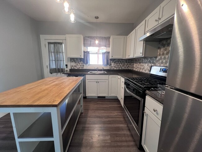 Building Photo - Cute 3 Bedroom home close to medical mile
