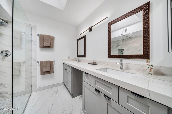 Building Photo - 7368 E Pleasant Run