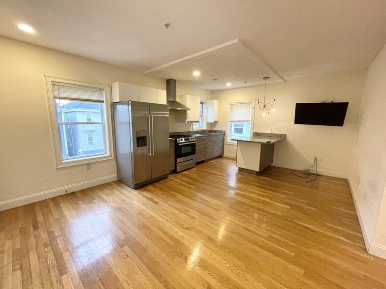 Primary Photo - 128 Hillside St