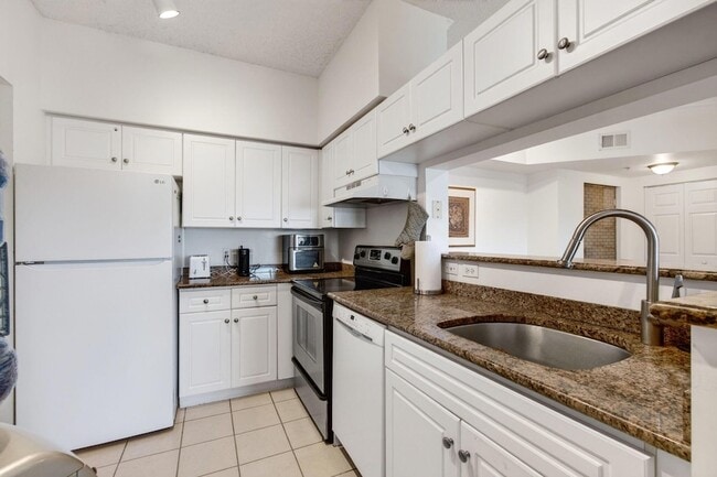 Building Photo - 3415 Tuscany Way