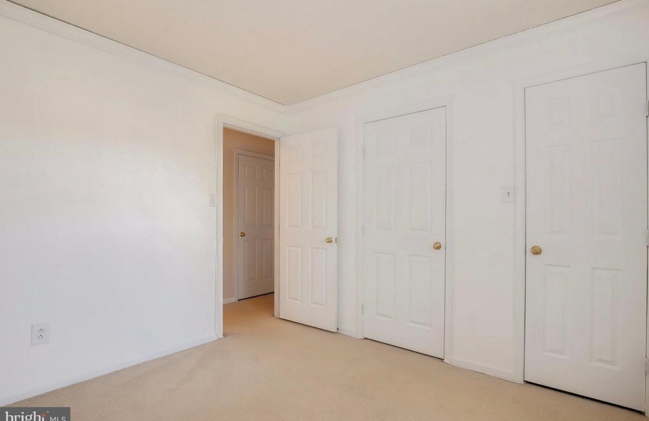 Building Photo - 13100 Briarcliff Terrace