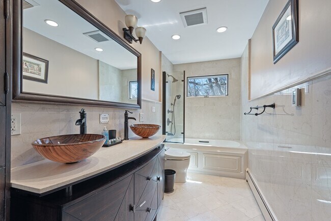 Building Photo - 10 Stonewood Dr