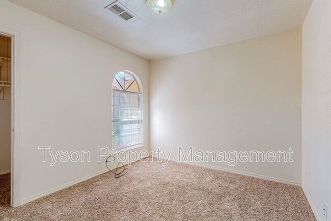 Building Photo - 5516 Cancelar Dr NE