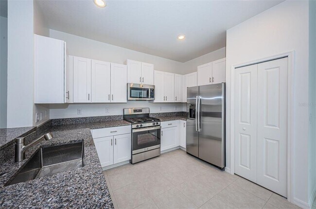 Building Photo - 8327 Crescent Oaks Dr