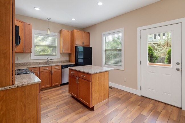 Building Photo - Modern Kenilworth Home