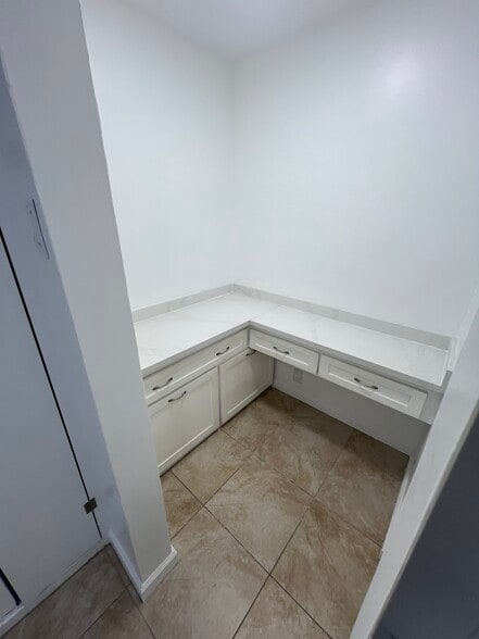 Building Photo - 3664 W 54th St