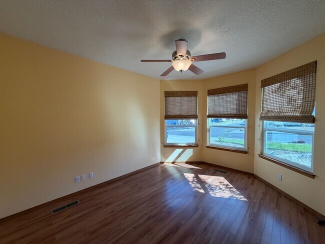 Building Photo - 9600 Allande Rd NE
