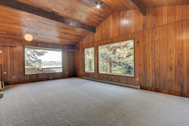 Building Photo - 2 Bed+ 2 Bath Home With Water View