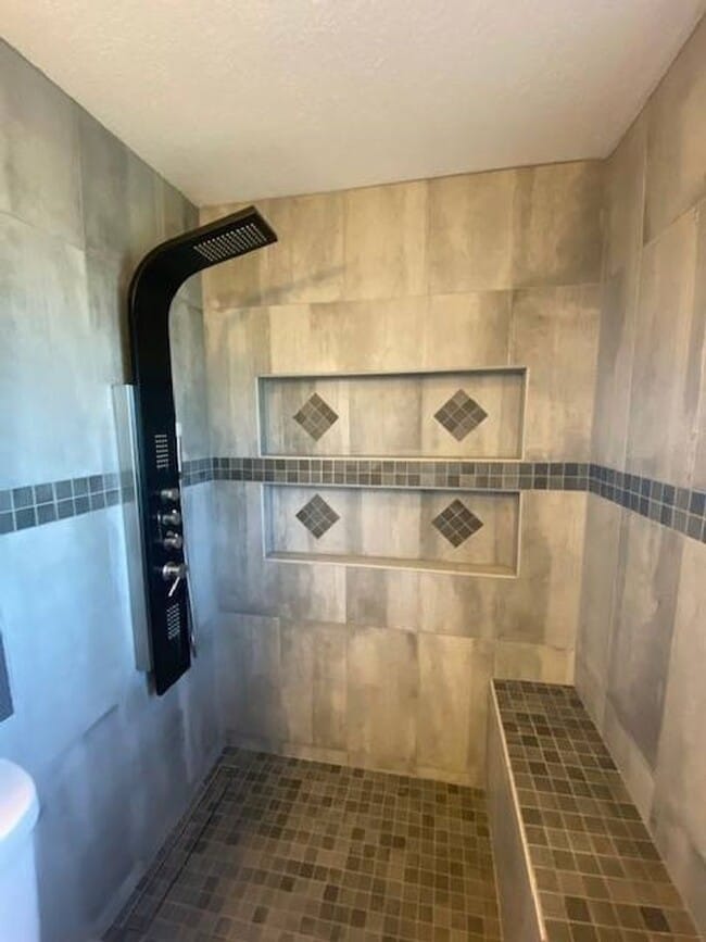 Building Photo - Spacious Townhome in Quiet Community w/ Pool