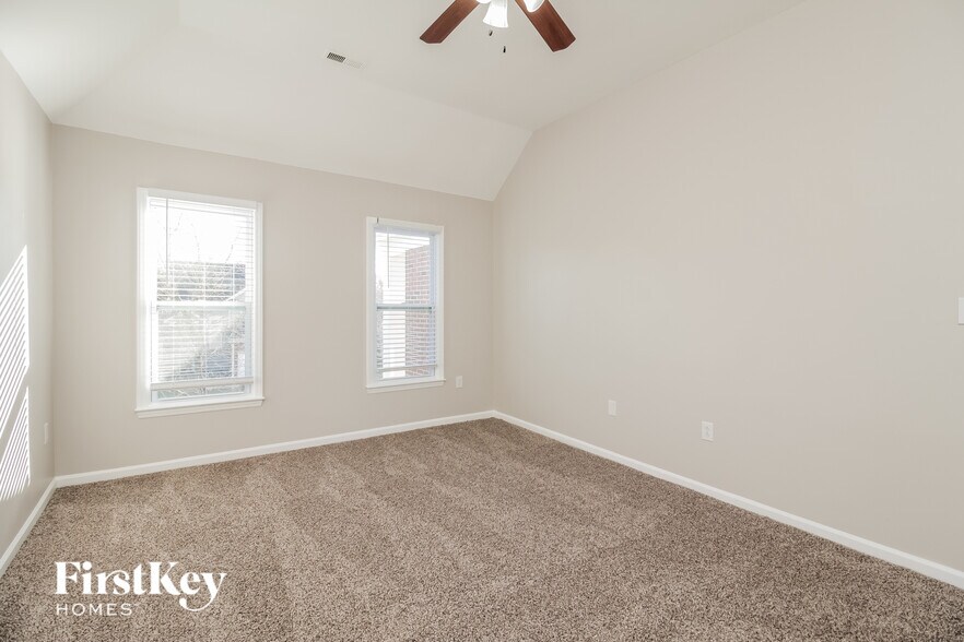 Building Photo - 6619 Hawksnest Dr