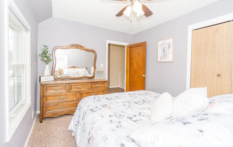 Bed 3 - 108 5th St NE