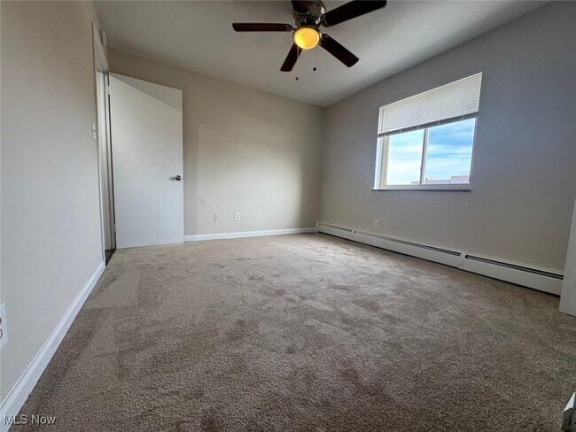 Building Photo - 12050 Lake Ave