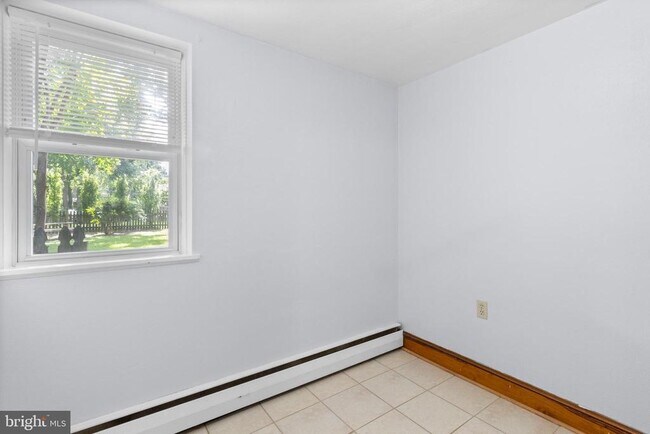 Building Photo - 1 S Cherry Grove Ave