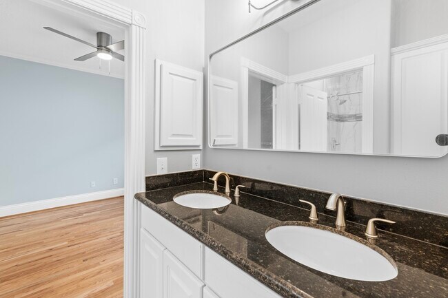 Building Photo - 4742 Post Oak Timber Dr